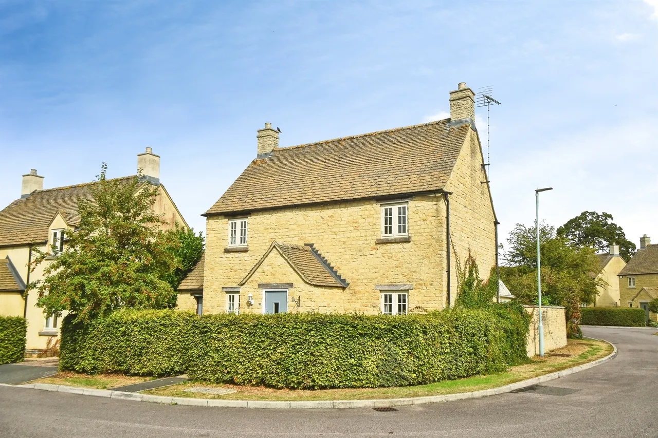 3 bed house for sale — The Wern, Lechlade