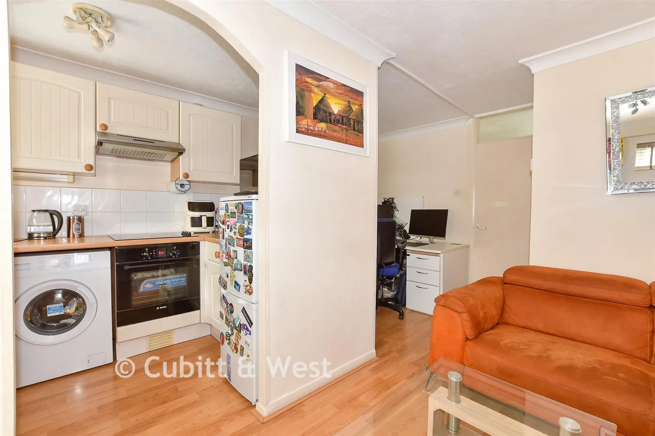 Cedar Way, Haywards Heath, RH16, photo 3