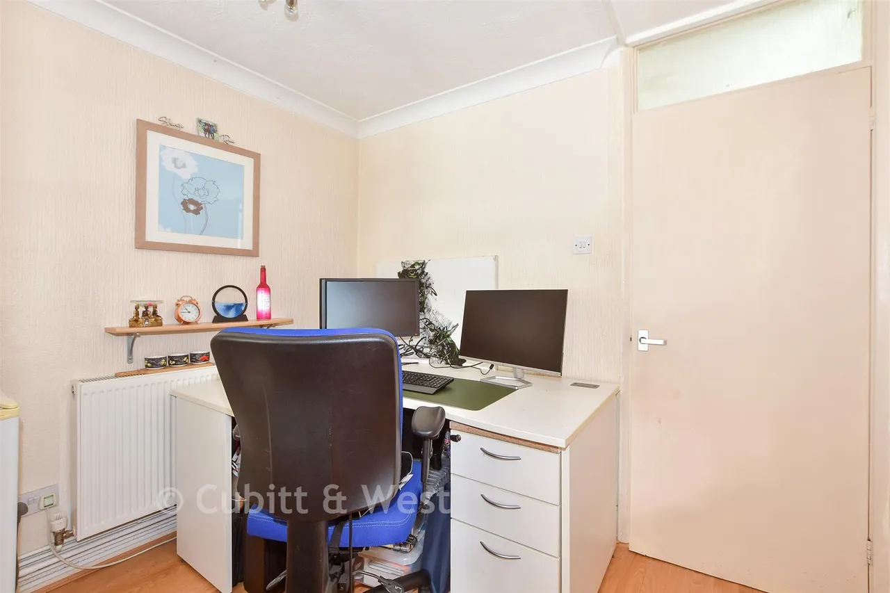Cedar Way, Haywards Heath, RH16, photo 5