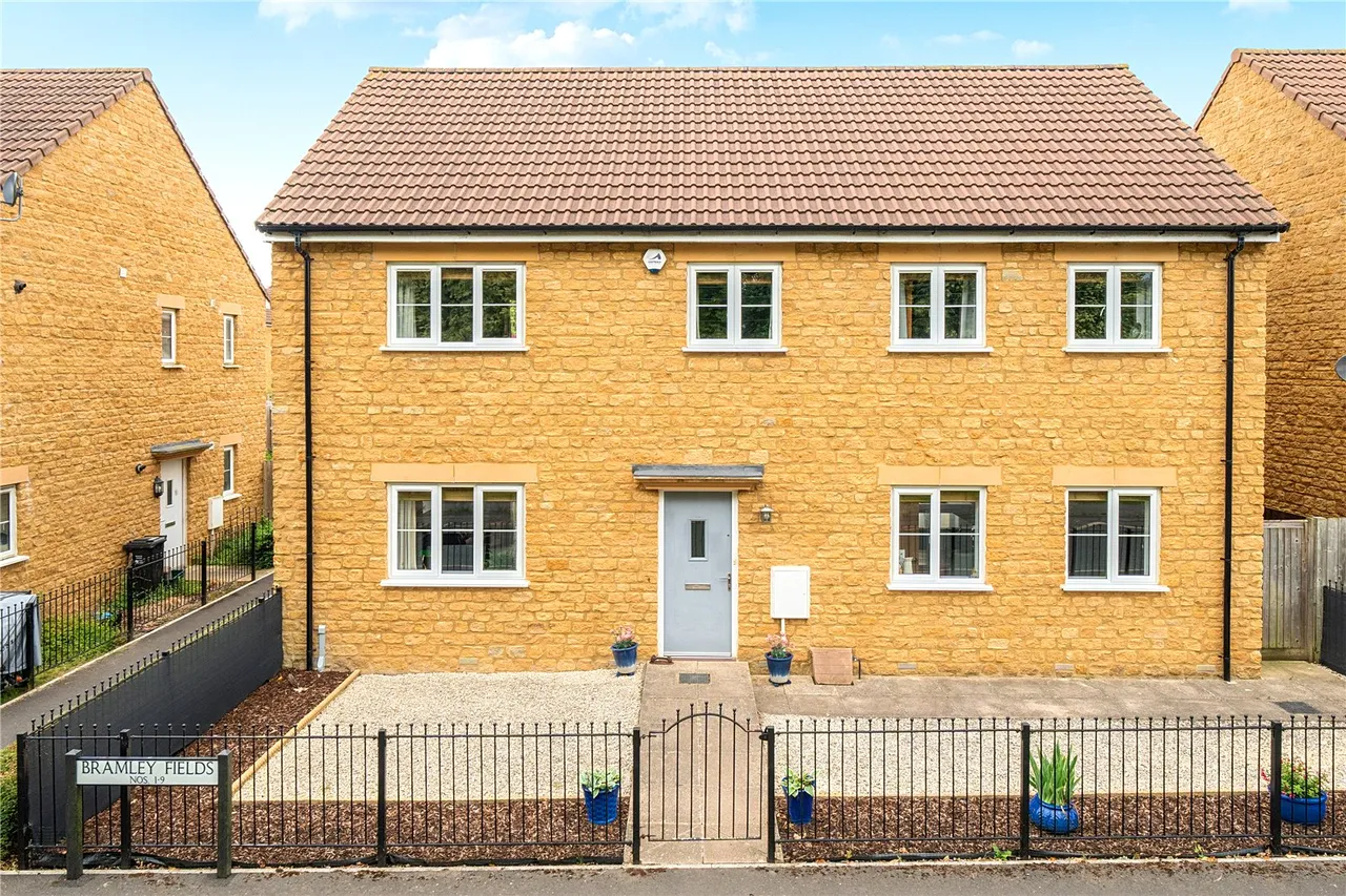 4 bed house for sale — Bramley Fields, Norton Sub Hamdon, Stoke-Sub-Hamdon, Somerset, TA14 6AA