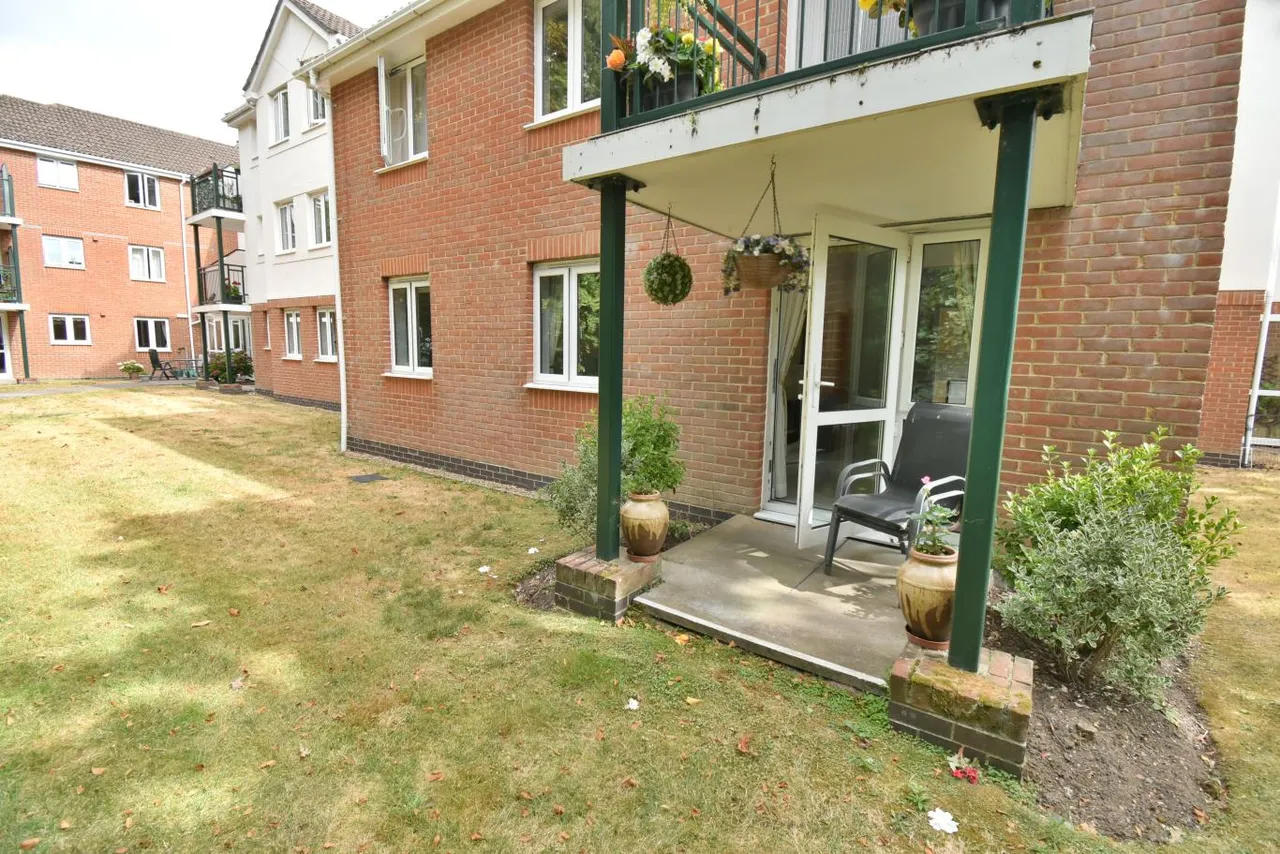 St Georges Court, BH22, photo 8