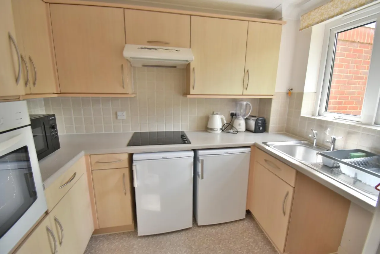 St Georges Court, BH22, photo 2
