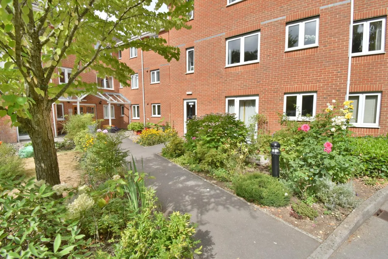 St Georges Court, BH22, photo 10