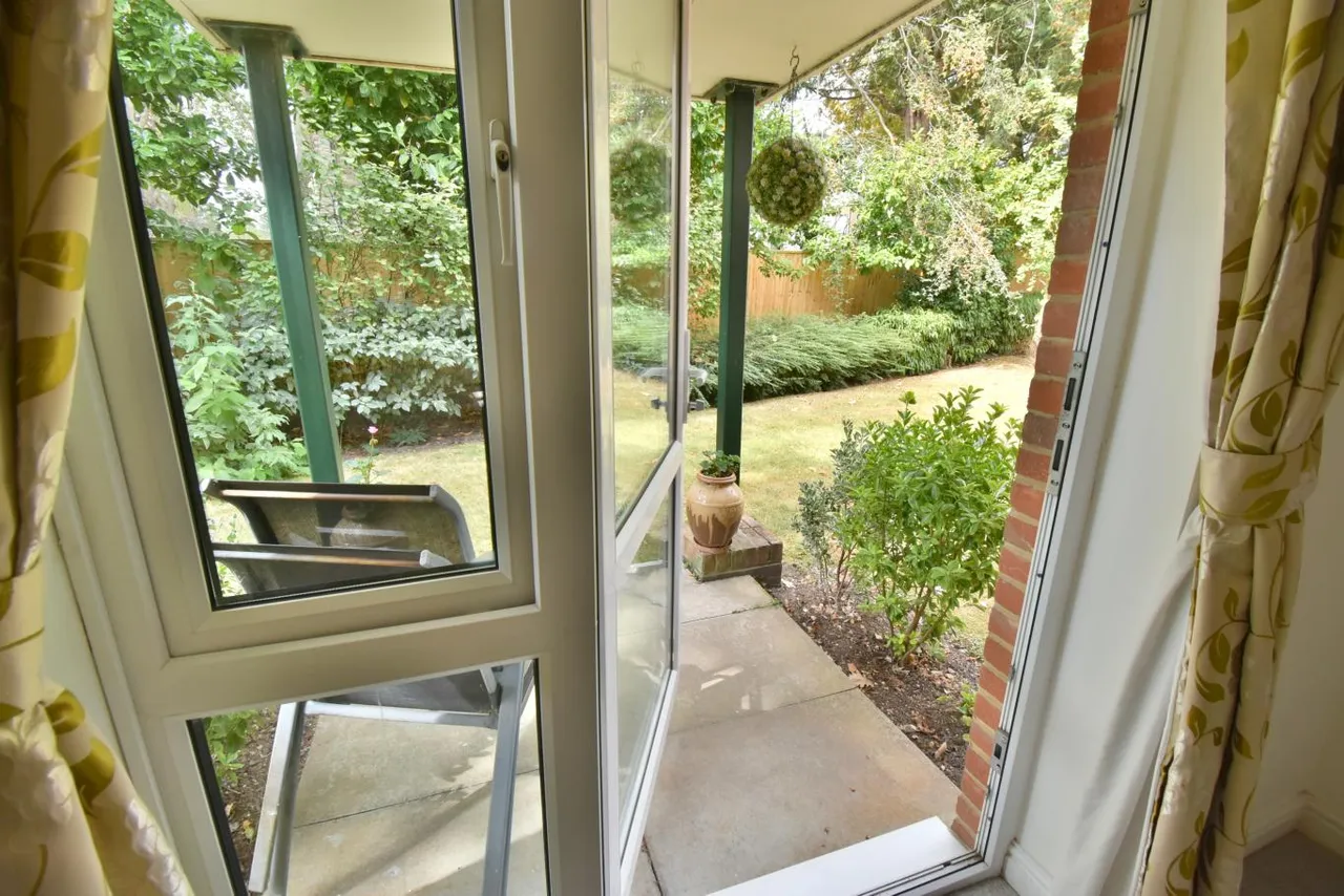 St Georges Court, BH22, photo 4