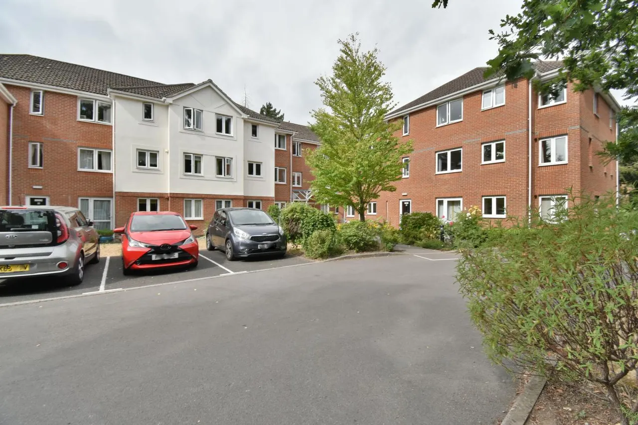 St Georges Court, BH22, photo 11