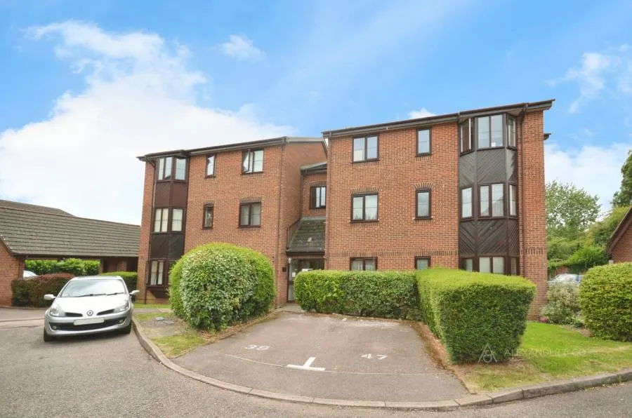 2 bed flat to rent, Poets Chase, Aylesbury, HP21