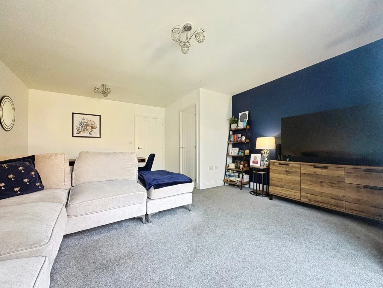 Cardwell Road, Farnham, Surrey, GU9 0FB, photo 2