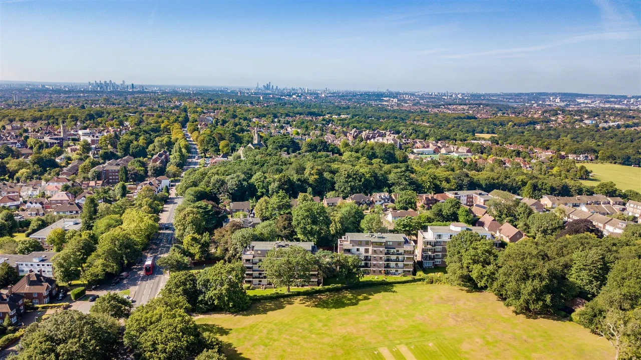 Hawsted, Buckhurst Hill, photo 2