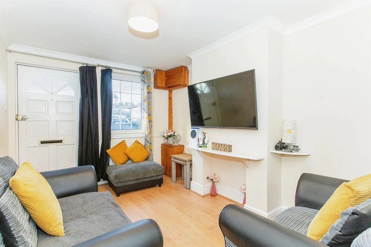 2 bed house for sale, Huntingdon Road, Kettering, NN14