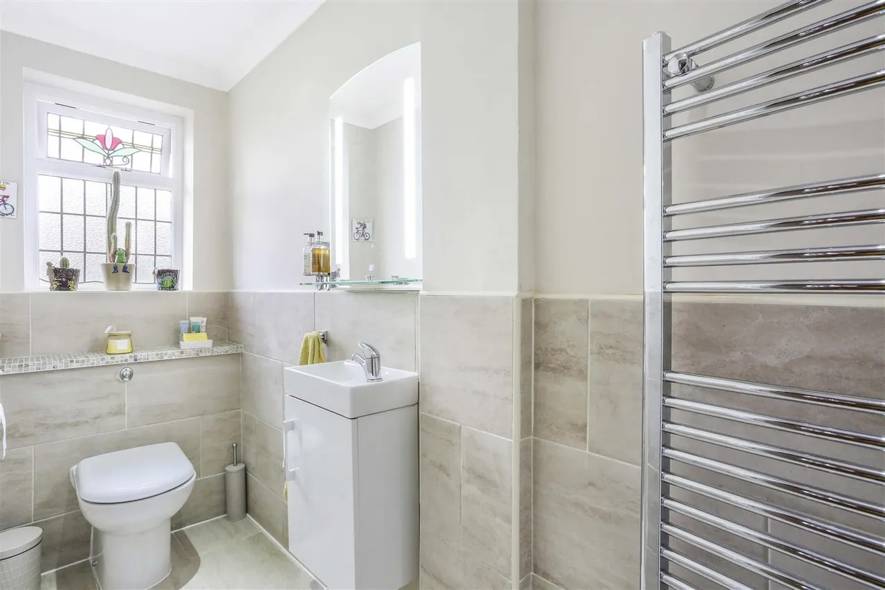 Sandy Lane, Cheam, SM2, photo 27