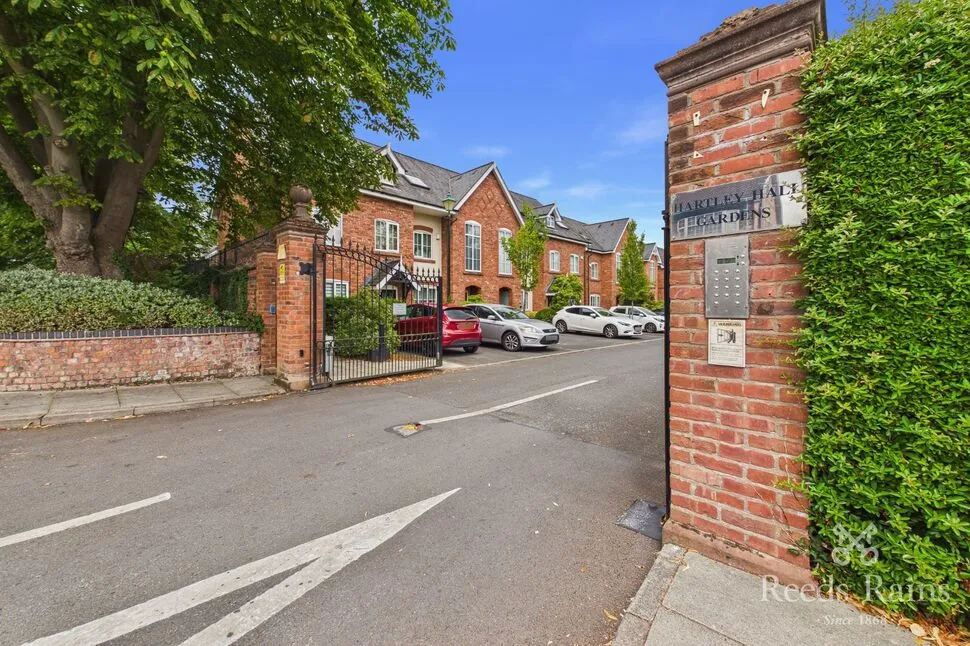 Hartley Hall Gardens, Gowan Road, M16, photo 16