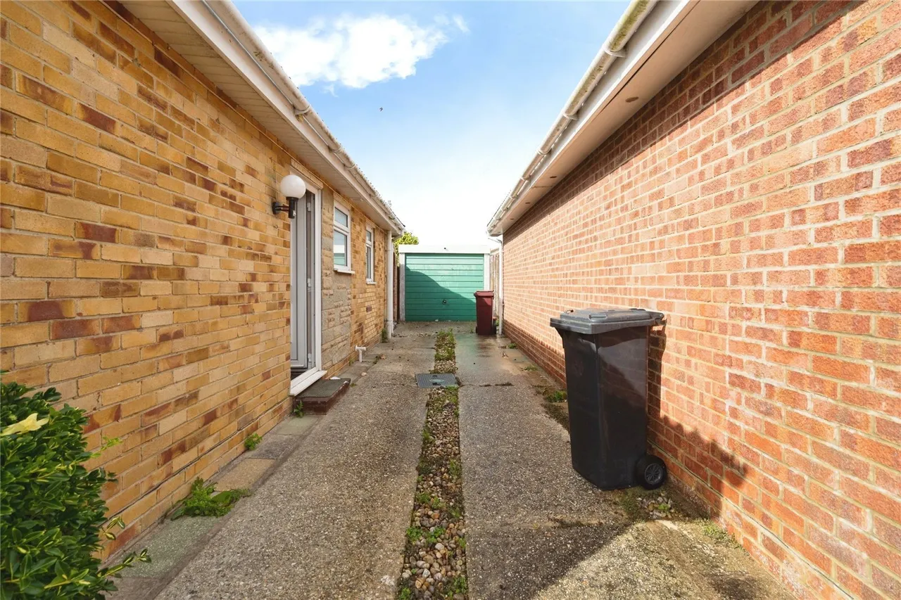 Roundstone Way, Selsey, PO20, photo 17