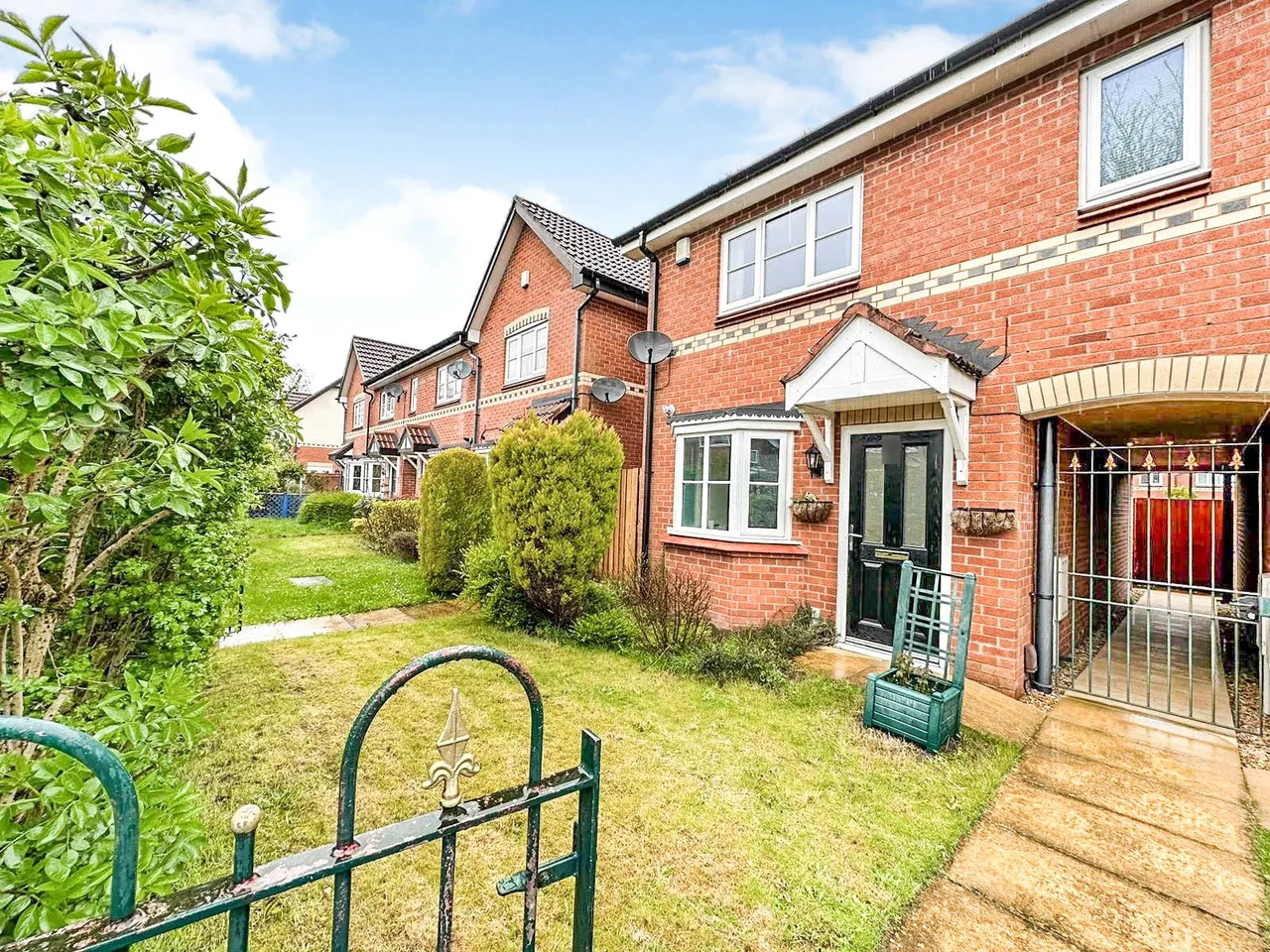2 bed house to rent, Crispin Road, Wythenshawe, M22