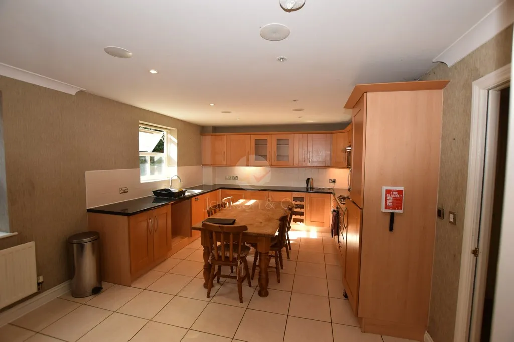 Albany Gardens, Colchester, Essex, CO2 8HQ, photo 2