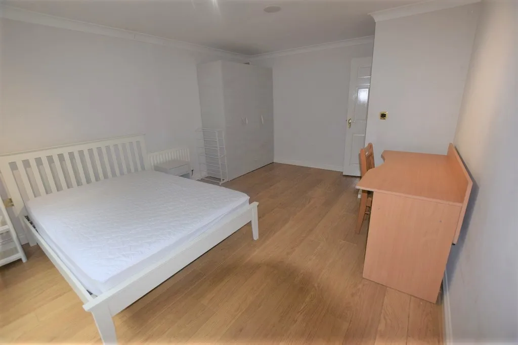 Albany Gardens, Colchester, Essex, CO2 8HQ, photo 15