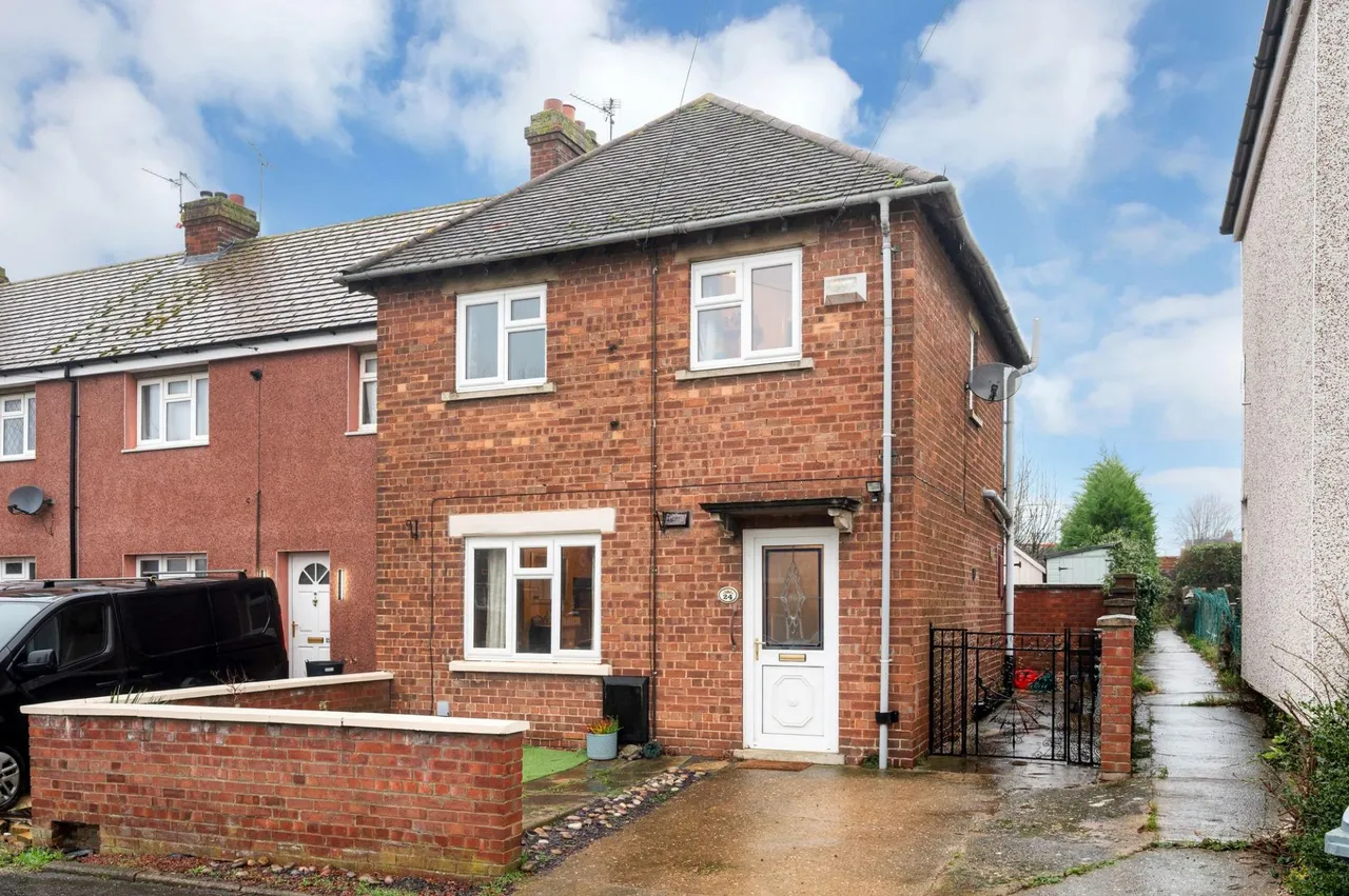 3 bed house for sale, Gloucester Road, Stamford, PE9