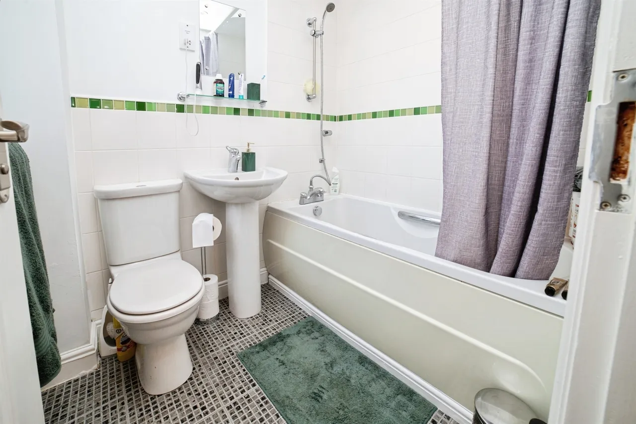 Portland Way, Clipstone Village, NG21, photo 17
