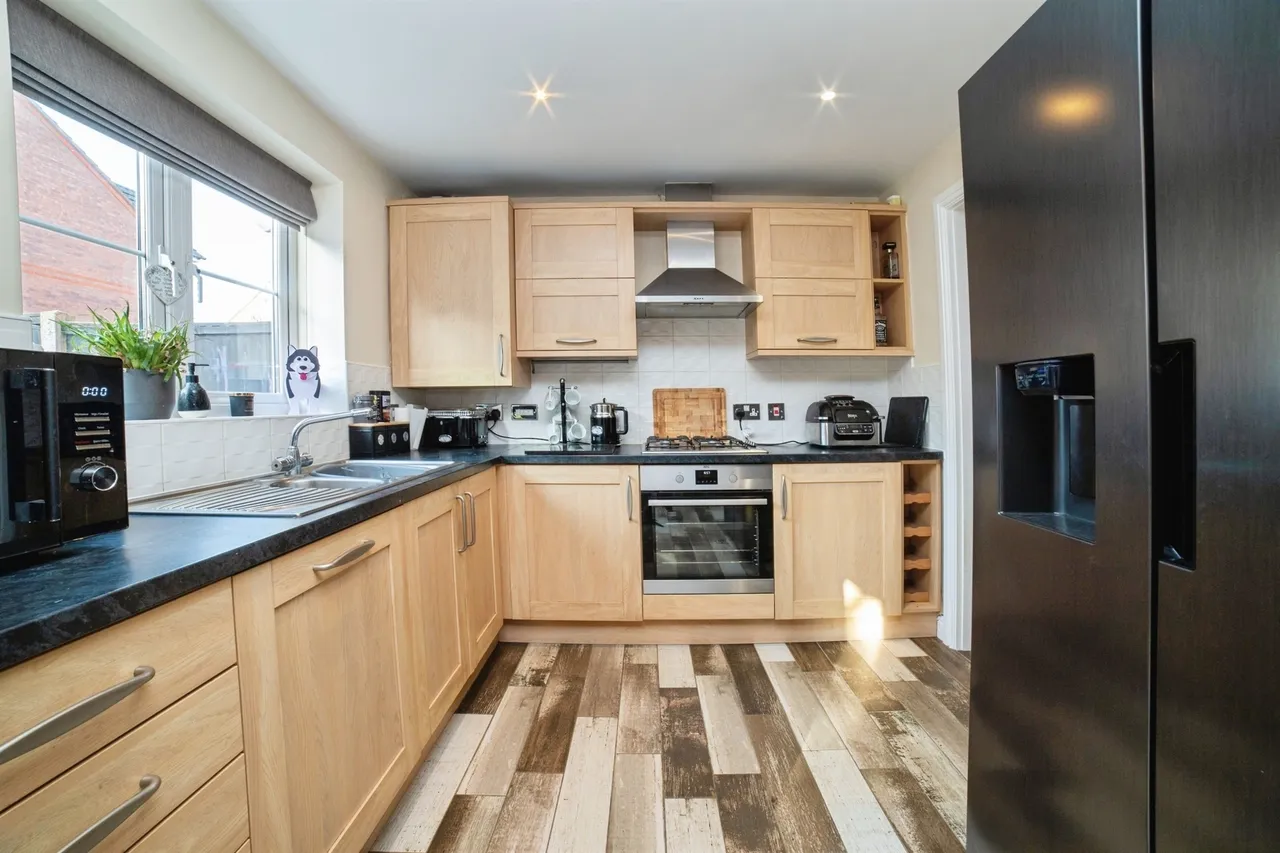 Portland Way, Clipstone Village, NG21, photo 4