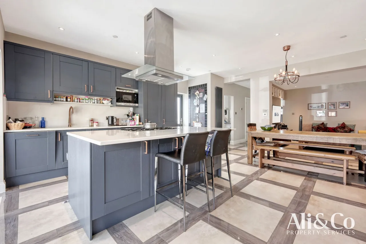 Southend Road, Grays, Essex, RM17 5NN, photo 2