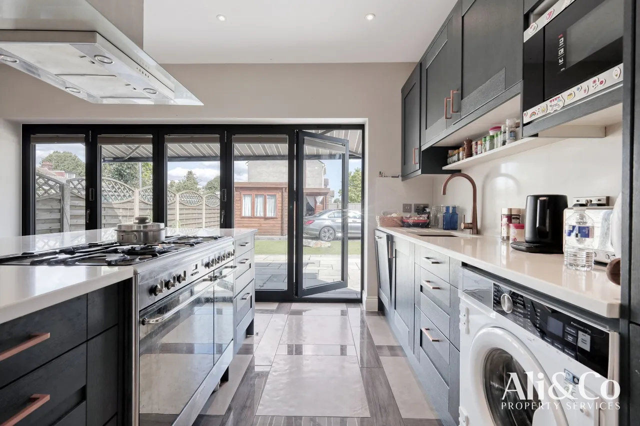 Southend Road, Grays, Essex, RM17 5NN, photo 12