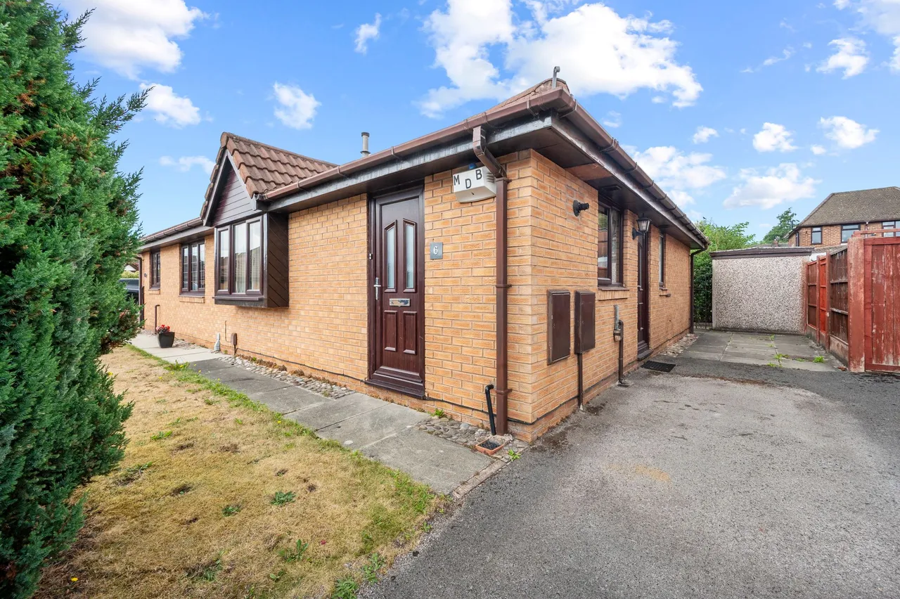 2 bed house for sale — Derwent Close, Leigh, Leigh, WN7 4JF