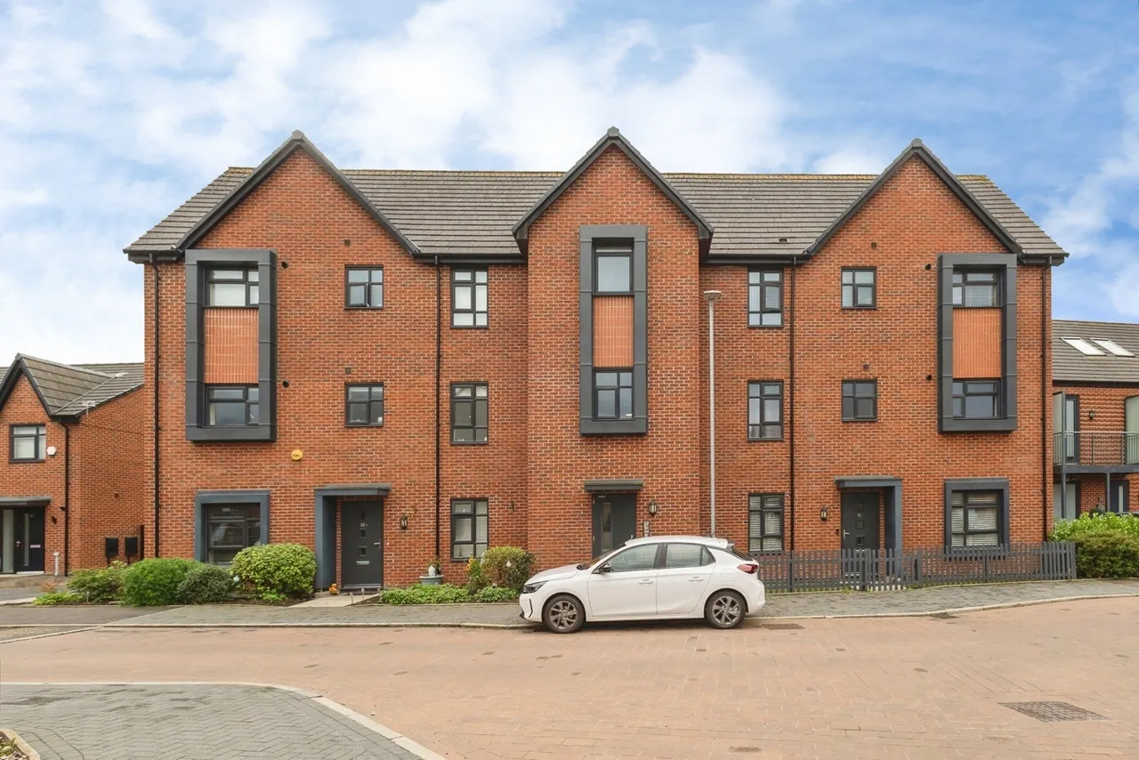 2 bed flat for sale, Arnfield Road, Audenshaw, M34