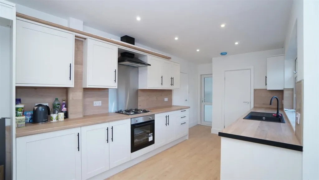 Parkstone Drive, Bradford, photo 4
