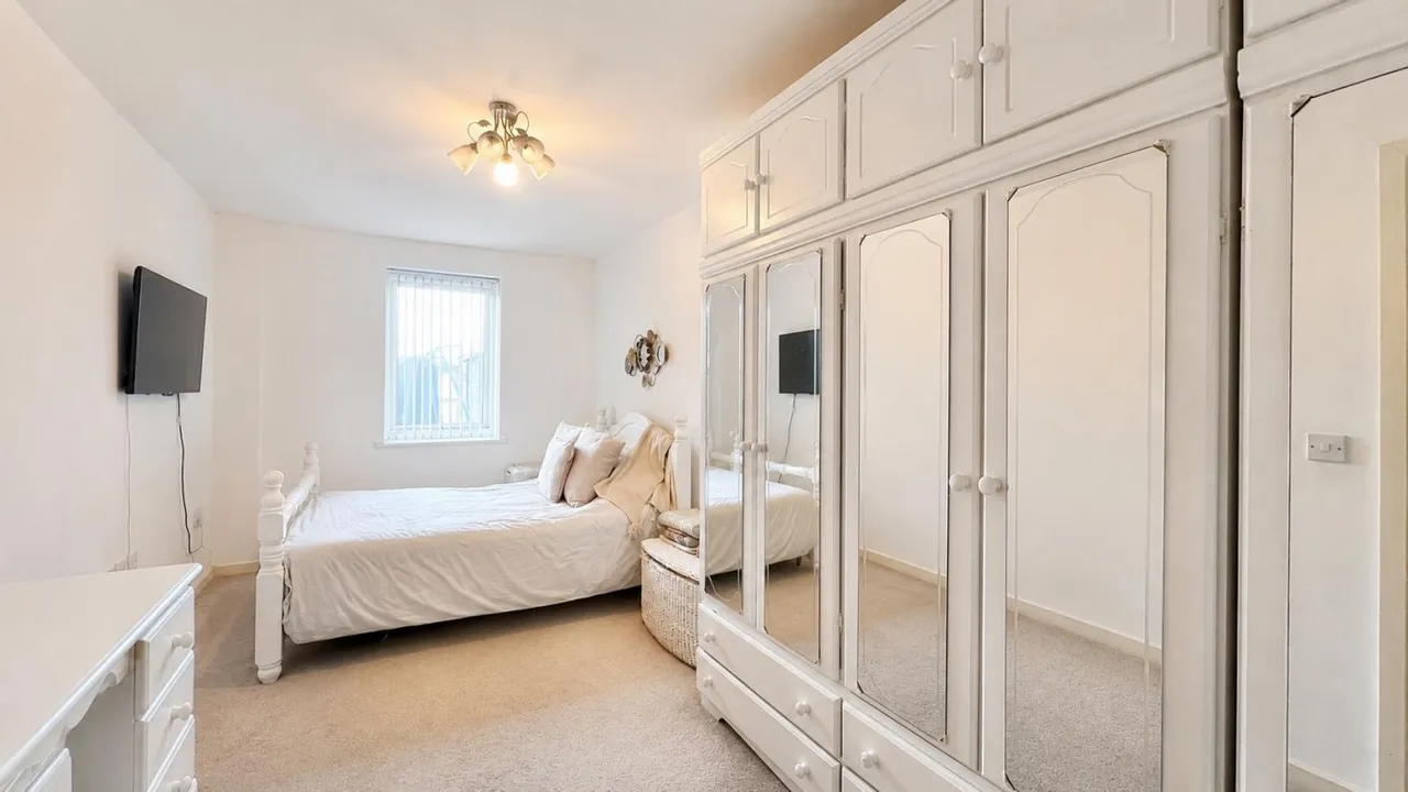 bed Apartment For SaleSalisbury Road, Southall, UB2, photo 4