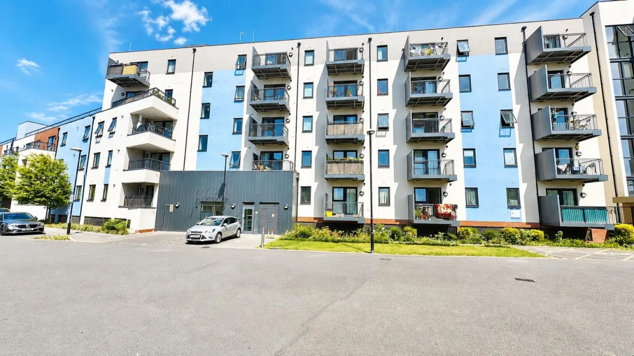 2 bed flat for sale, bed Apartment For SaleSalisbury Road, Southall, UB2