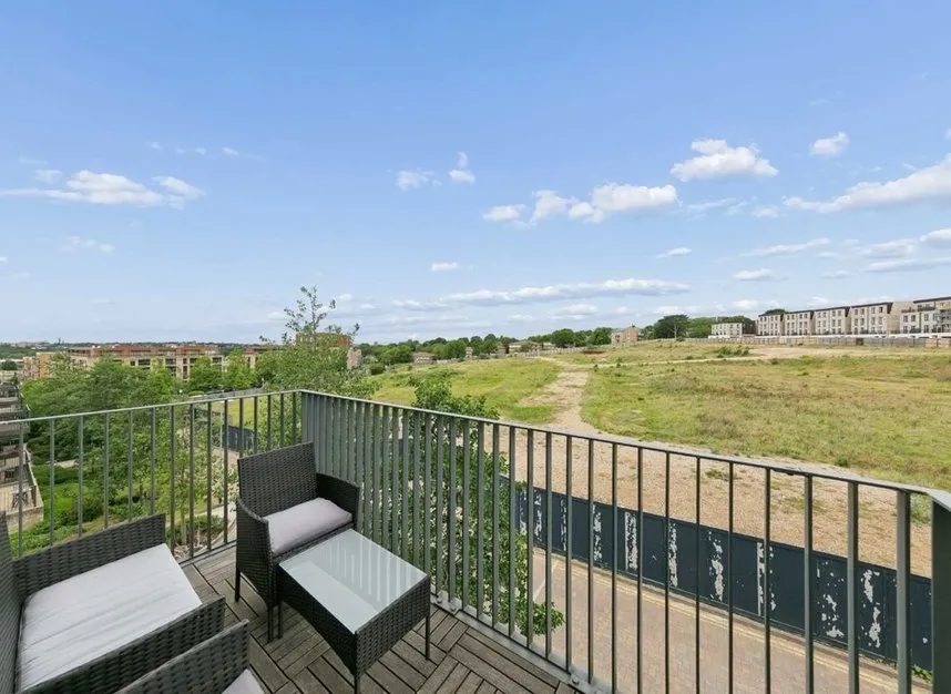 Regiment Hill, Mill Hill East, NW7, photo 6