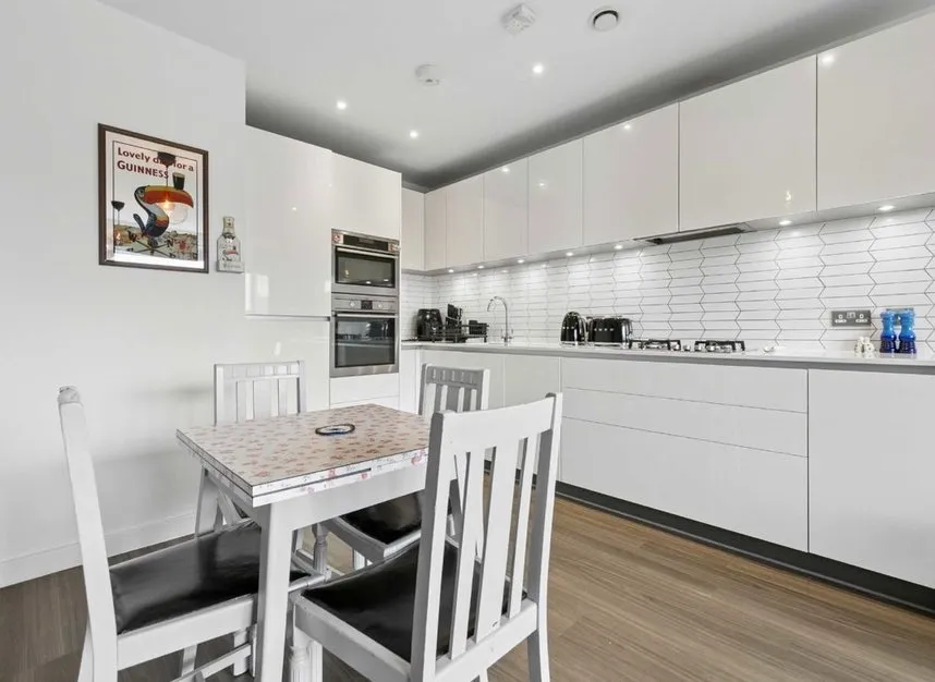 Regiment Hill, Mill Hill East, NW7, photo 5