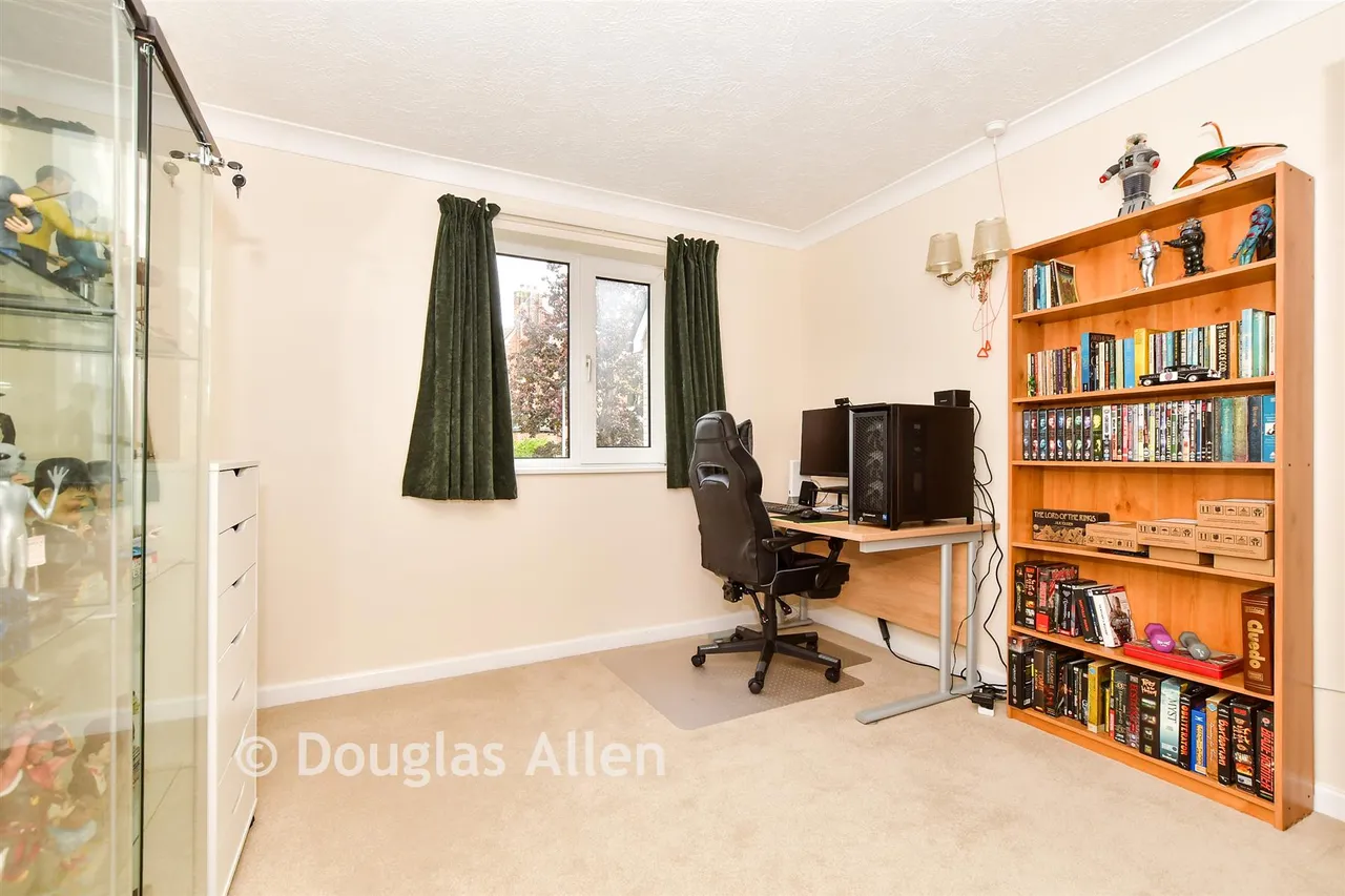 Grange Avenue, Woodford Green, IG8, photo 5