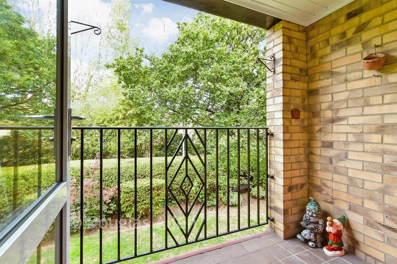 Grange Avenue, Woodford Green, IG8, photo 8