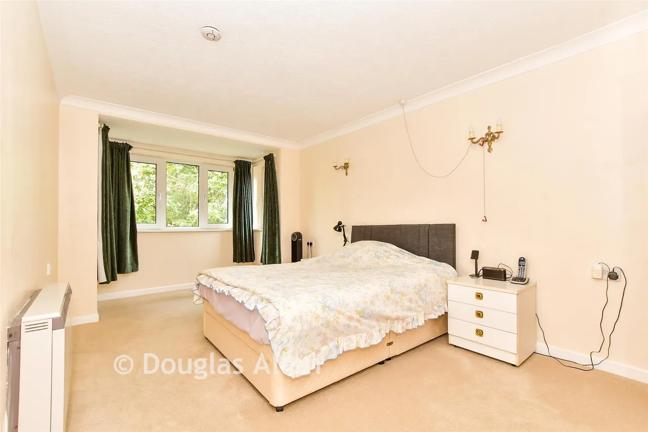 Grange Avenue, Woodford Green, IG8, photo 6