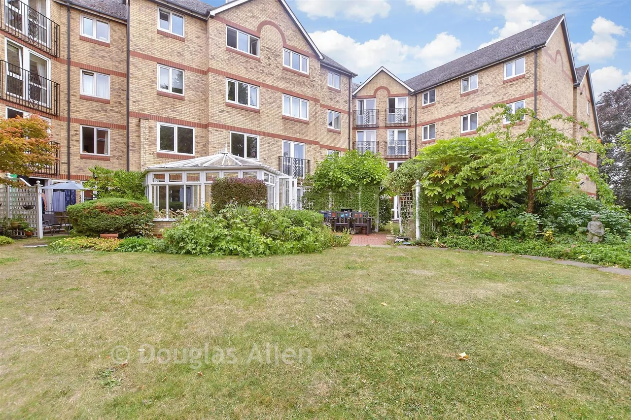 Grange Avenue, Woodford Green, IG8, photo 9