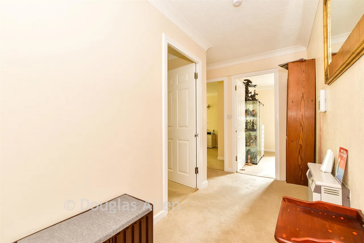 Grange Avenue, Woodford Green, IG8, photo 4