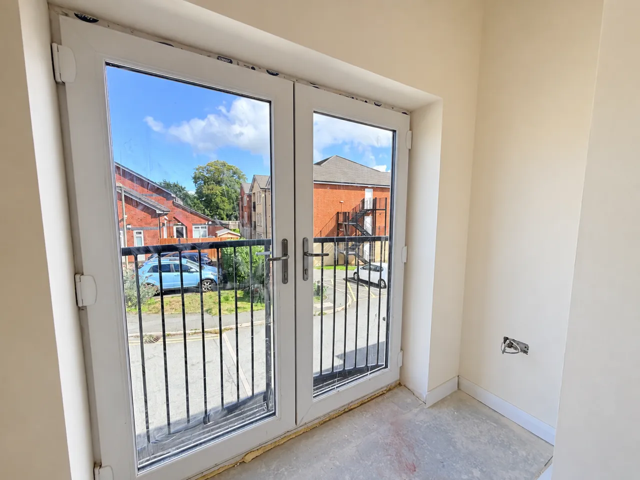 Salop Road, Oswestry with Double Garages, photo 3