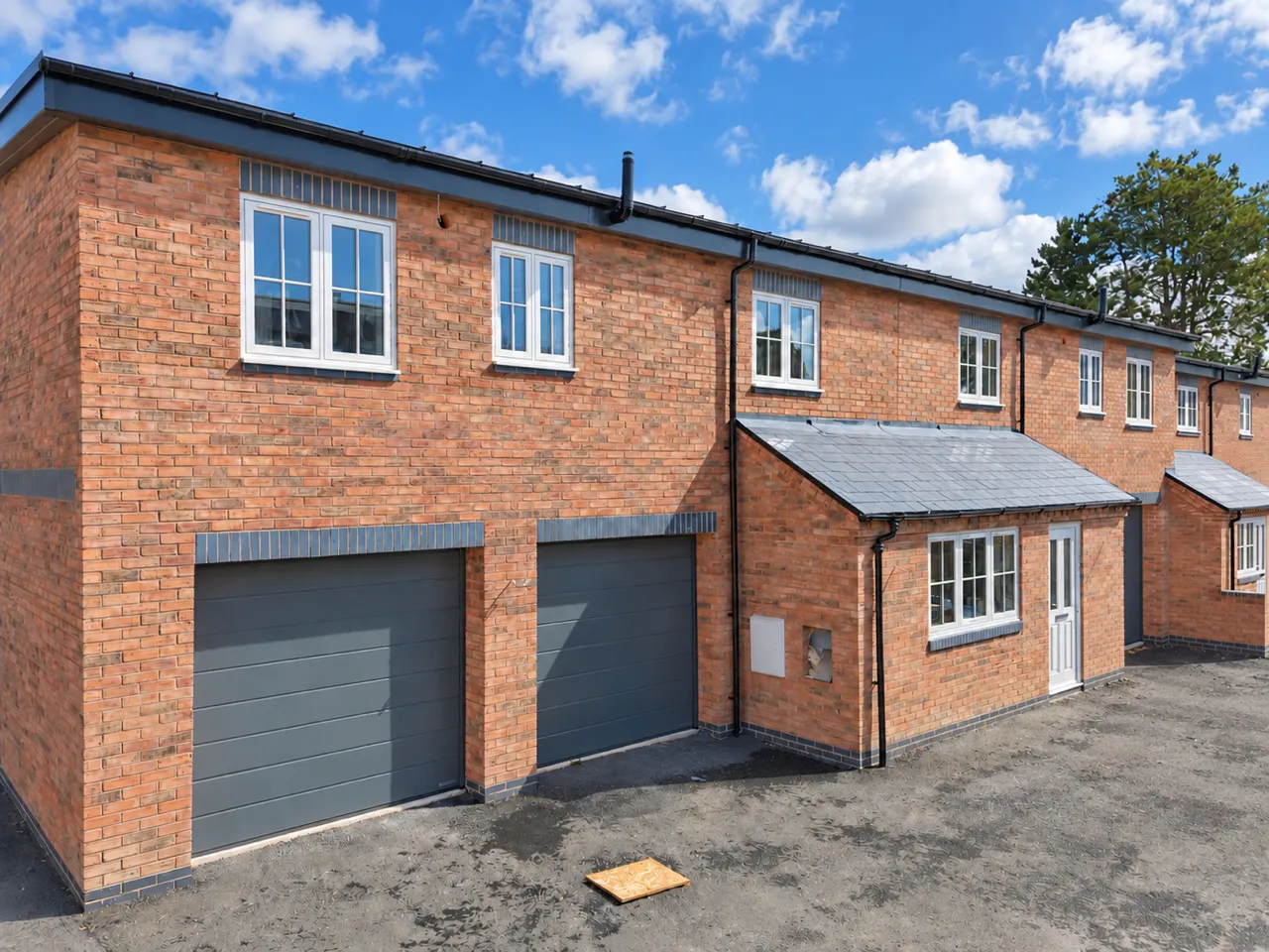 2 bed flat for sale, Salop Road, Oswestry with Double Garages