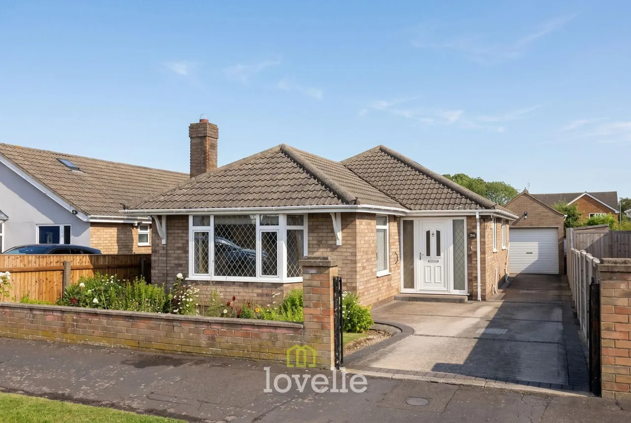3 bed house for sale, Holton Mount, Holton-Le-Clay, DN36