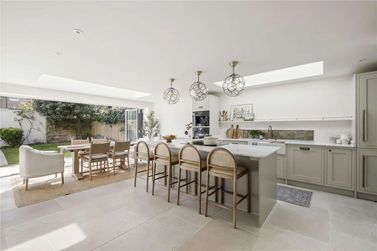 Sarsfeld Road, London, SW12 8HL, photo 2