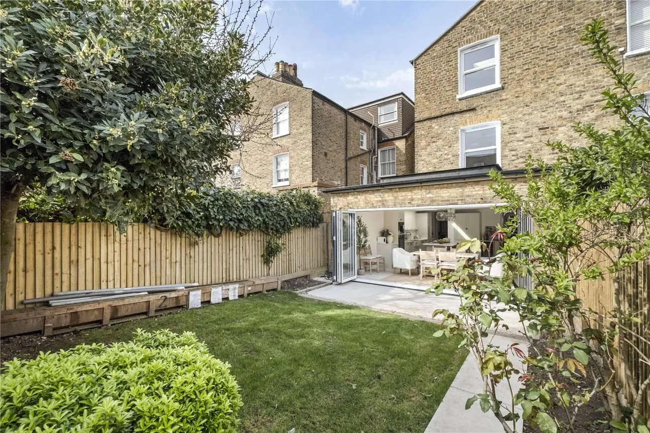 4 bed house for sale — Sarsfeld Road, London, SW12 8HL