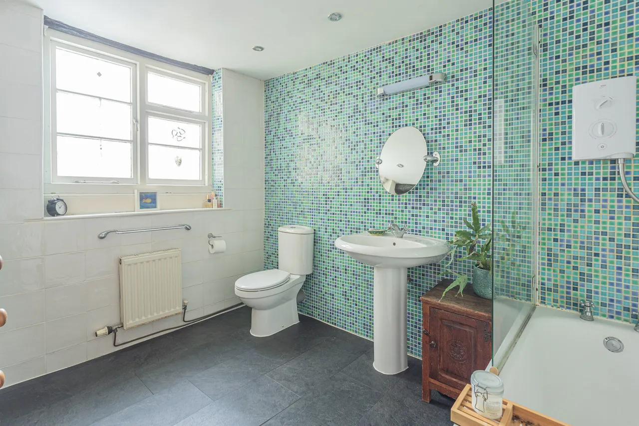 Kingswood, Wotton-under-Edge, photo 13