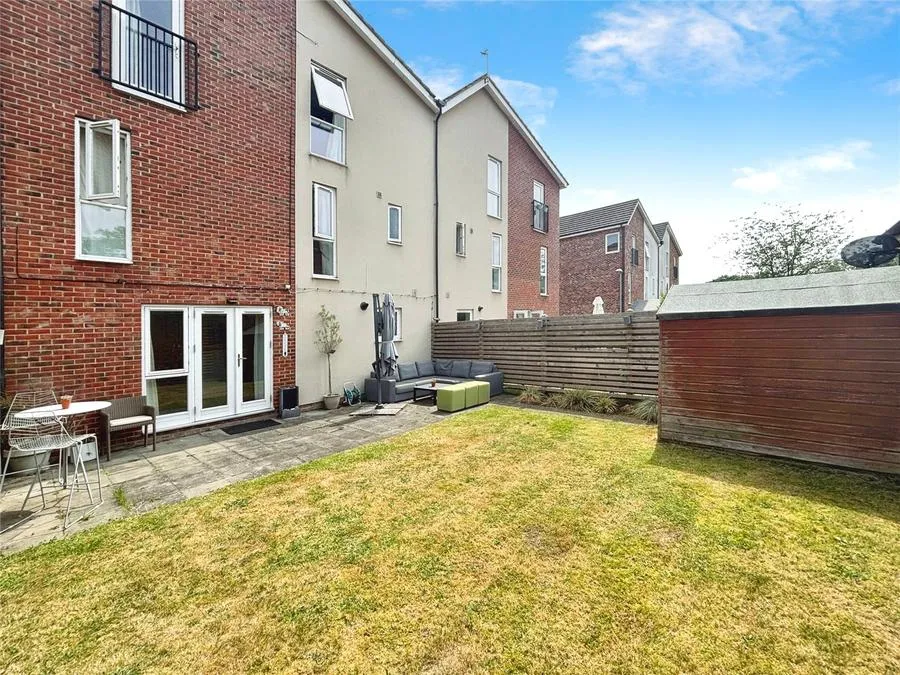 Vulcan Drive, Bracknell, RG12, photo 10