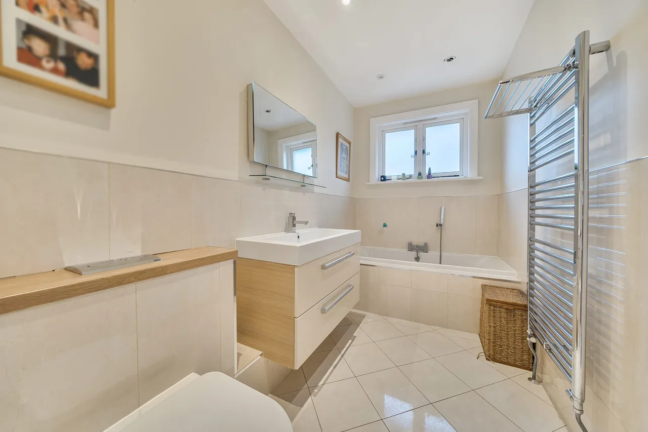Wellington Avenue, Fleet, GU51 3BF, photo 17