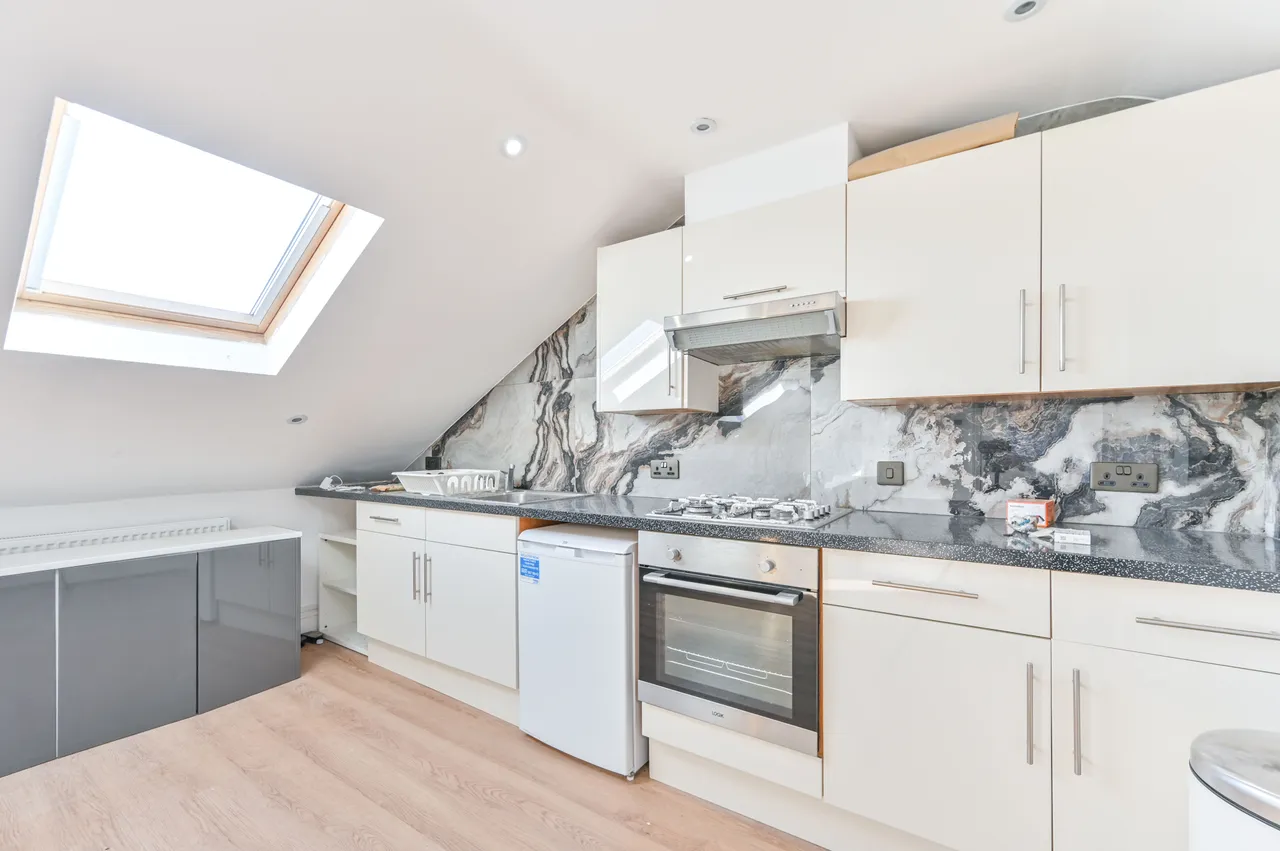 Flat E, 52 Salusbury Road, London, photo 3