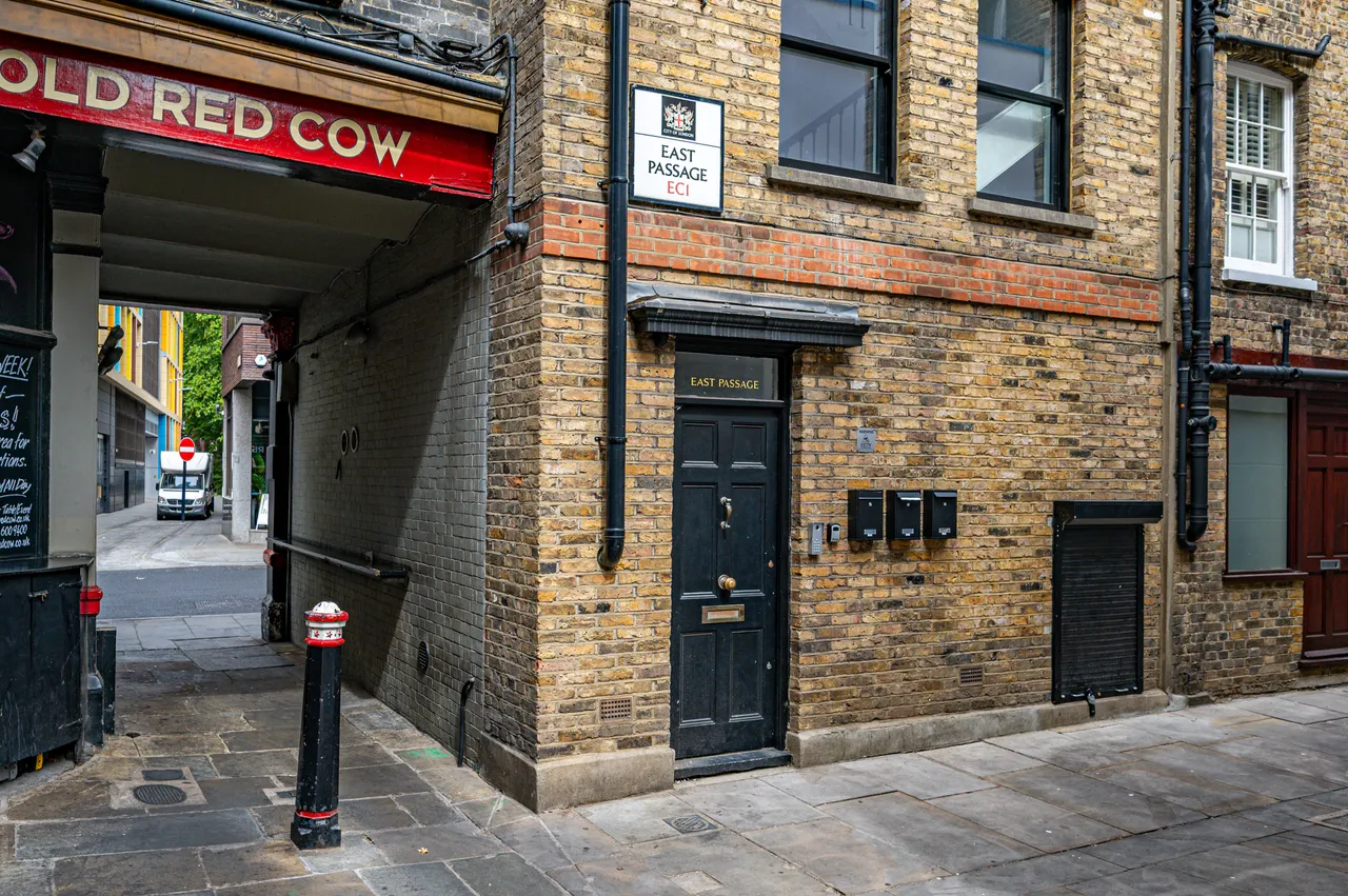 Flat 3, 12 East Passage, London, photo 11
