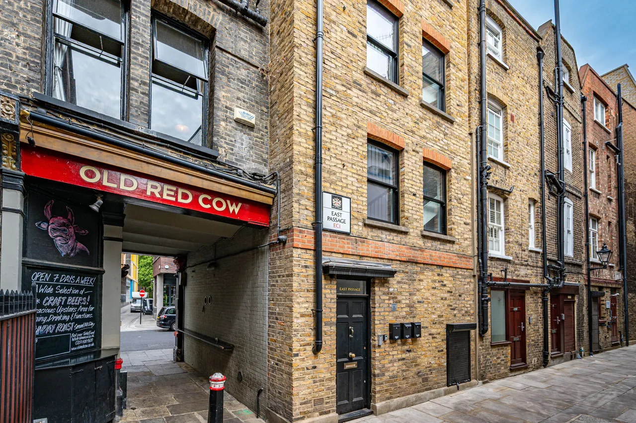 Flat 3, 12 East Passage, London, photo 2