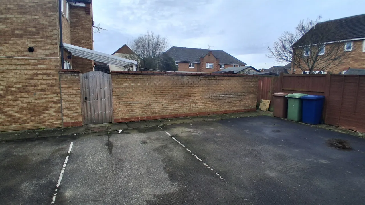 Mayors Close, March, photo 11