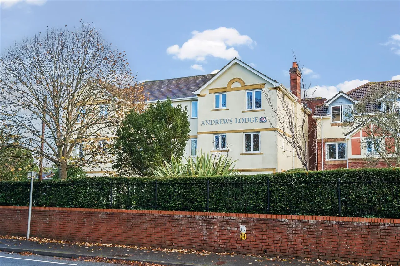 2 bed flat for sale, Tylers Close, Lymington, SO41