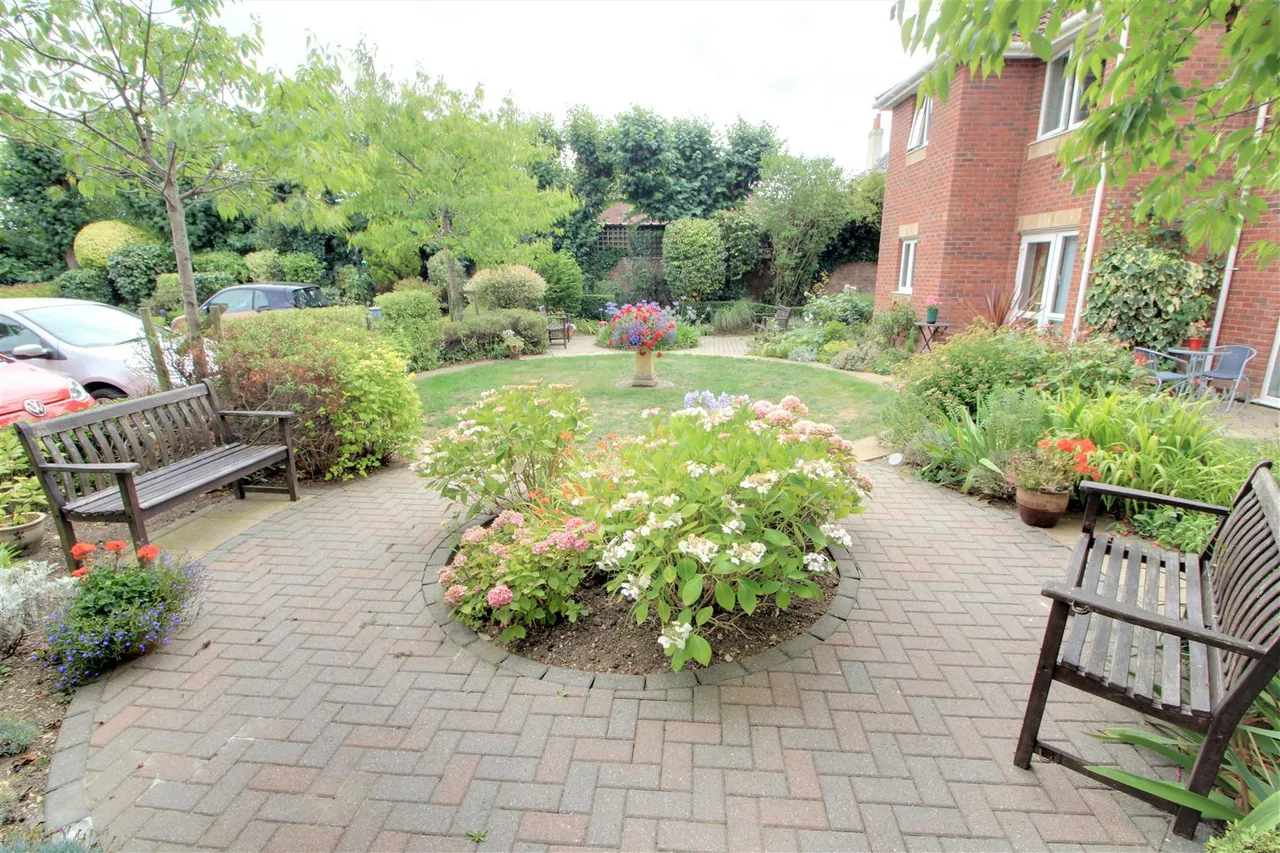 Tylers Close, Lymington, SO41, photo 17
